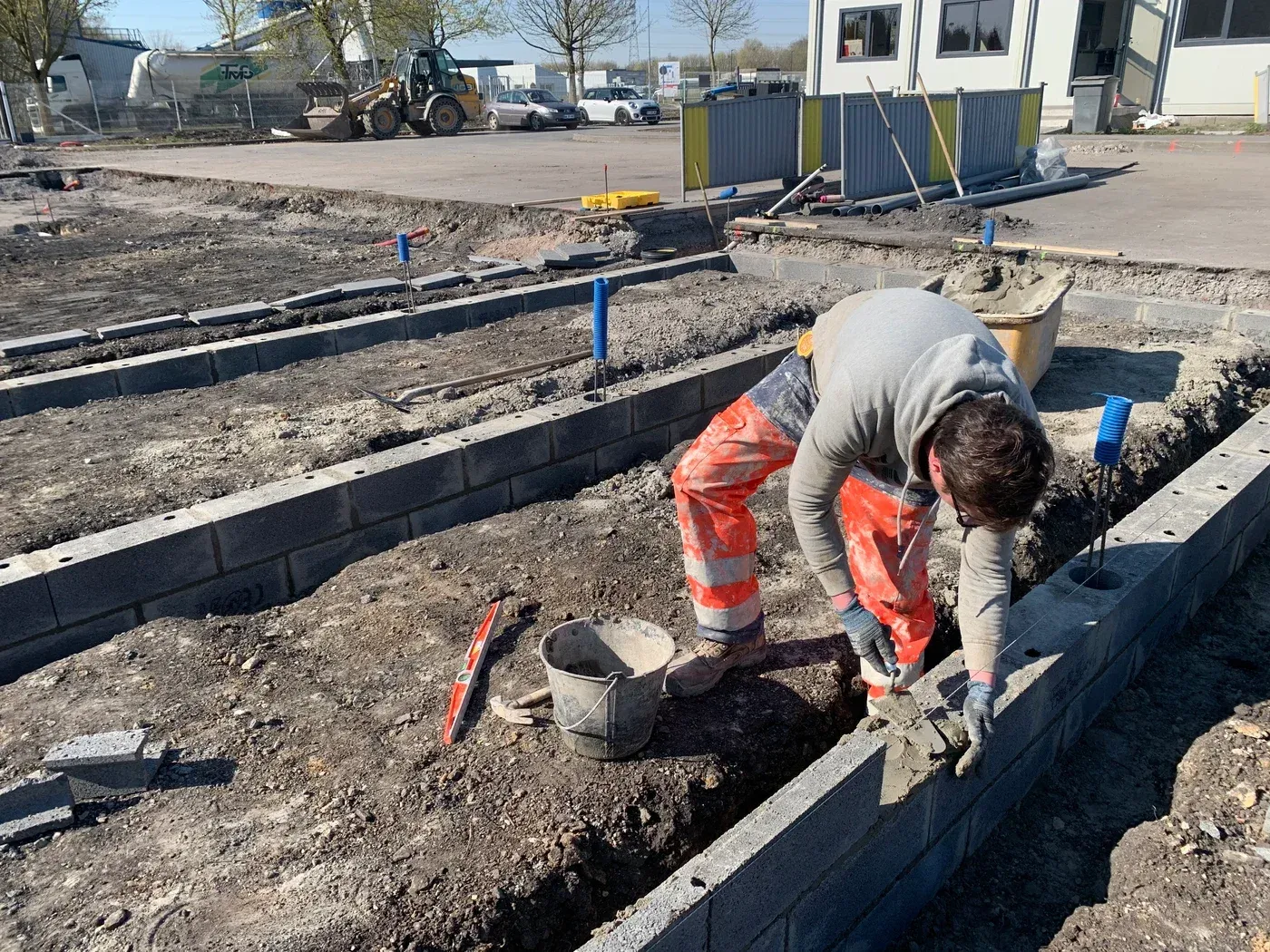 Chantier de pose de canalisations d’assainissement par Theys VRD
