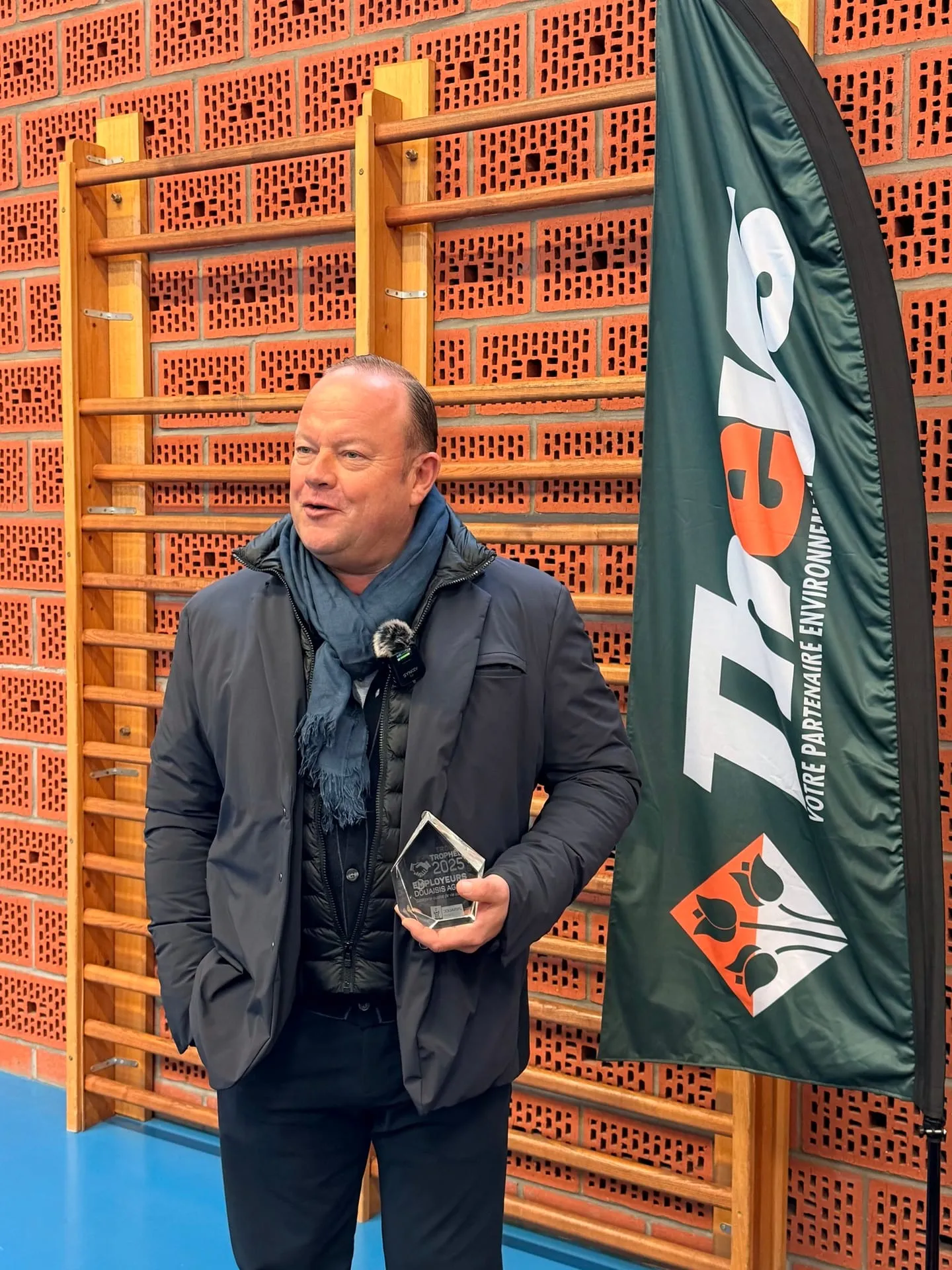 Monsieur Theys, reçoit le trophée “Qualité de vie au travail” PME