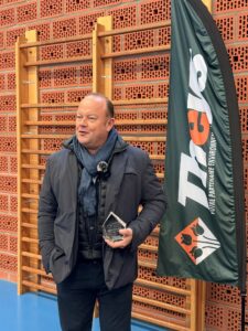 Monsieur Theys, reçoit le trophée "Qualité de vie au travail" PME